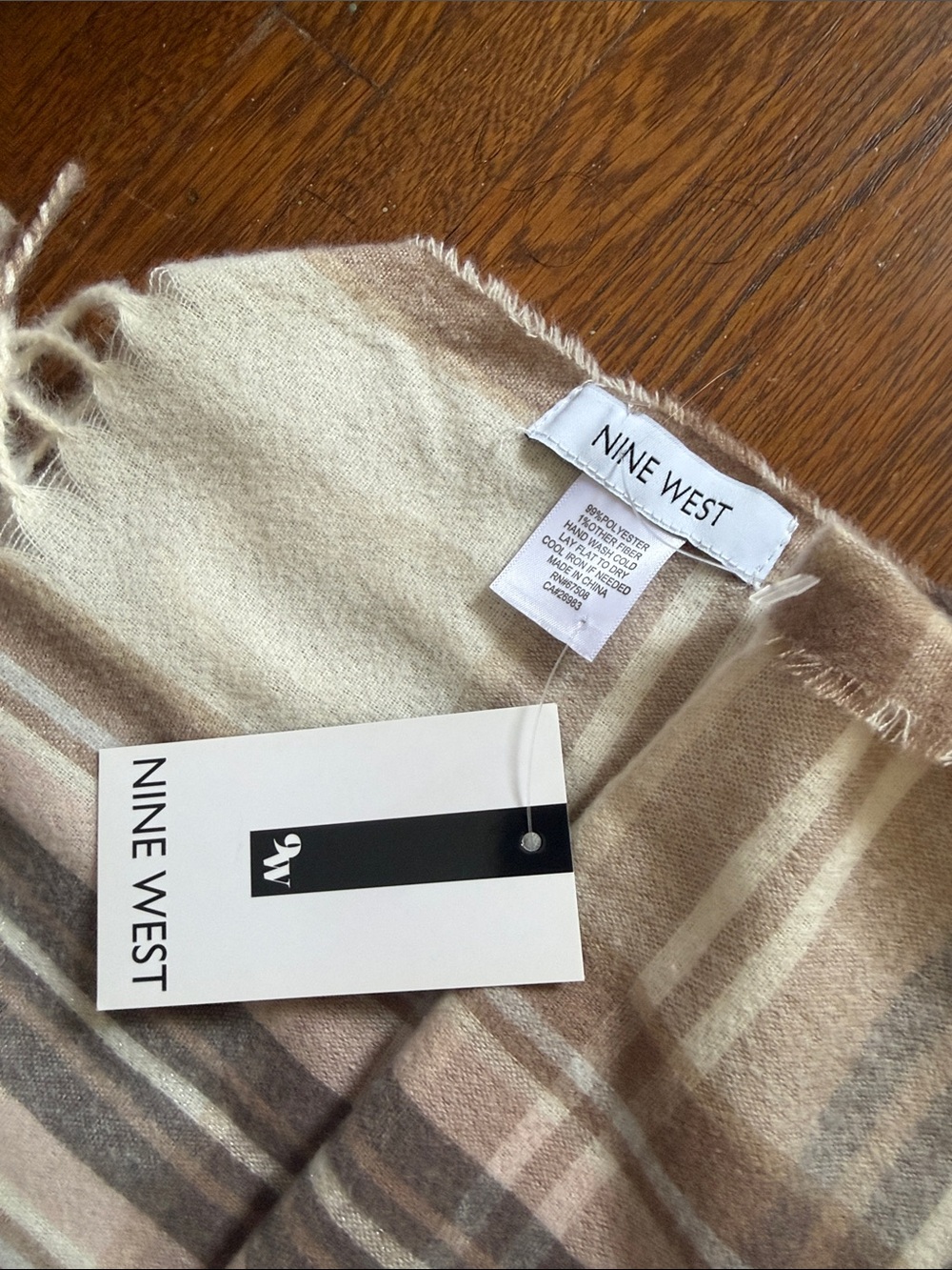 Nine West NWT scarf/shawl - Picture 5 of 7